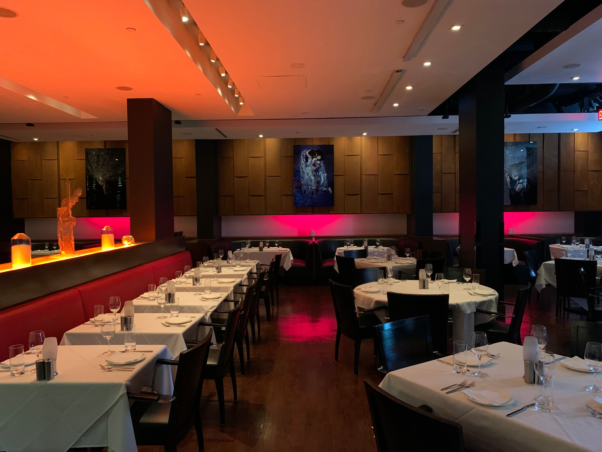 Art-dining room with sculptural glass pieces and warm ambient light in a luxury restaurant